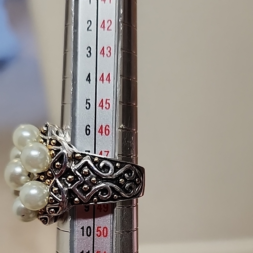 Elegant Pearl Cluster Ring - Picture 5 of 5